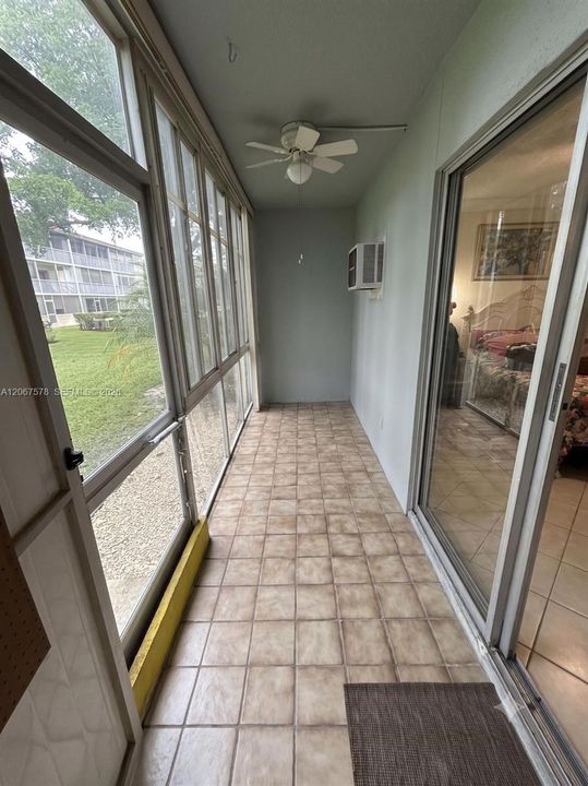 For Sale: $128,000 (1 beds, 1 baths, 811 Square Feet)