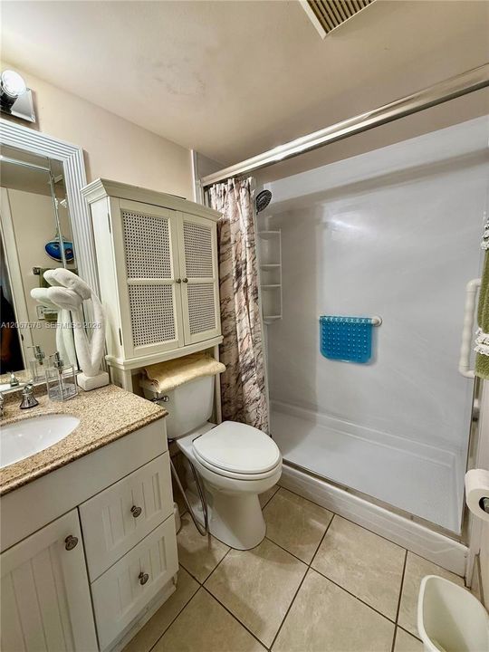 For Sale: $128,000 (1 beds, 1 baths, 811 Square Feet)