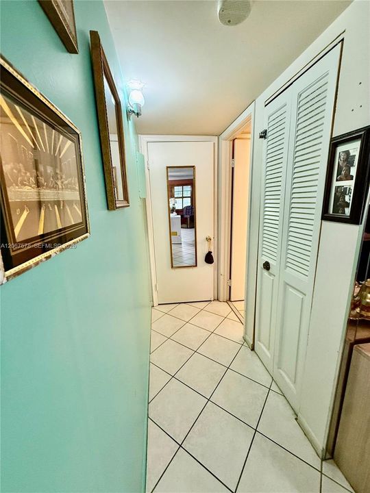 For Sale: $128,000 (1 beds, 1 baths, 811 Square Feet)