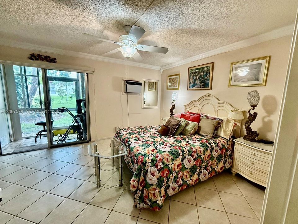 For Sale: $128,000 (1 beds, 1 baths, 811 Square Feet)
