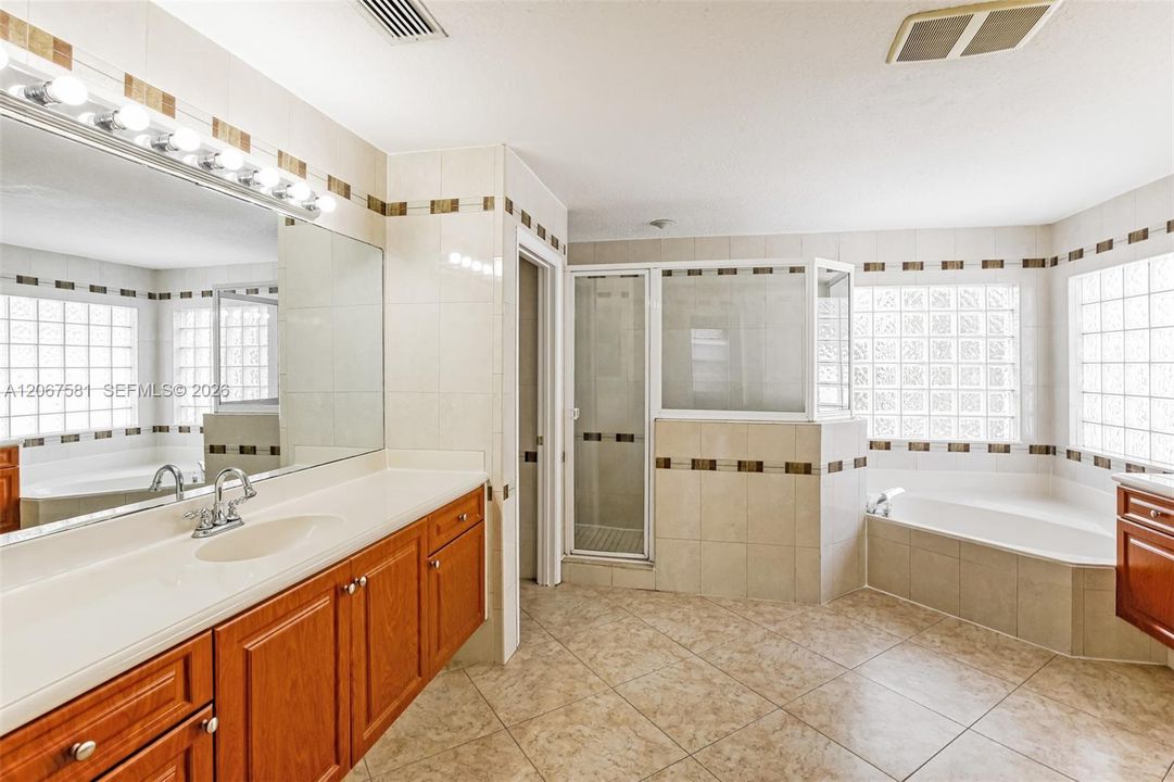 For Rent: $4,705 (5 beds, 4 baths, 3823 Square Feet)