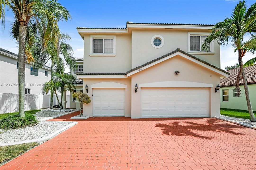 For Rent: $4,705 (5 beds, 4 baths, 3823 Square Feet)