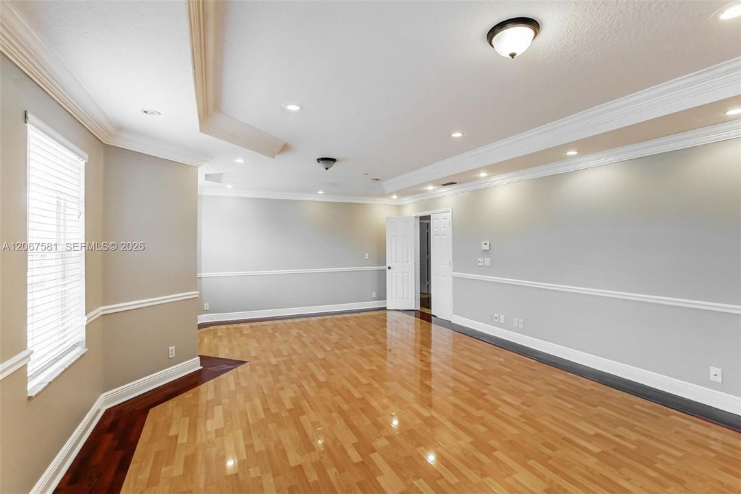For Rent: $4,705 (5 beds, 4 baths, 3823 Square Feet)