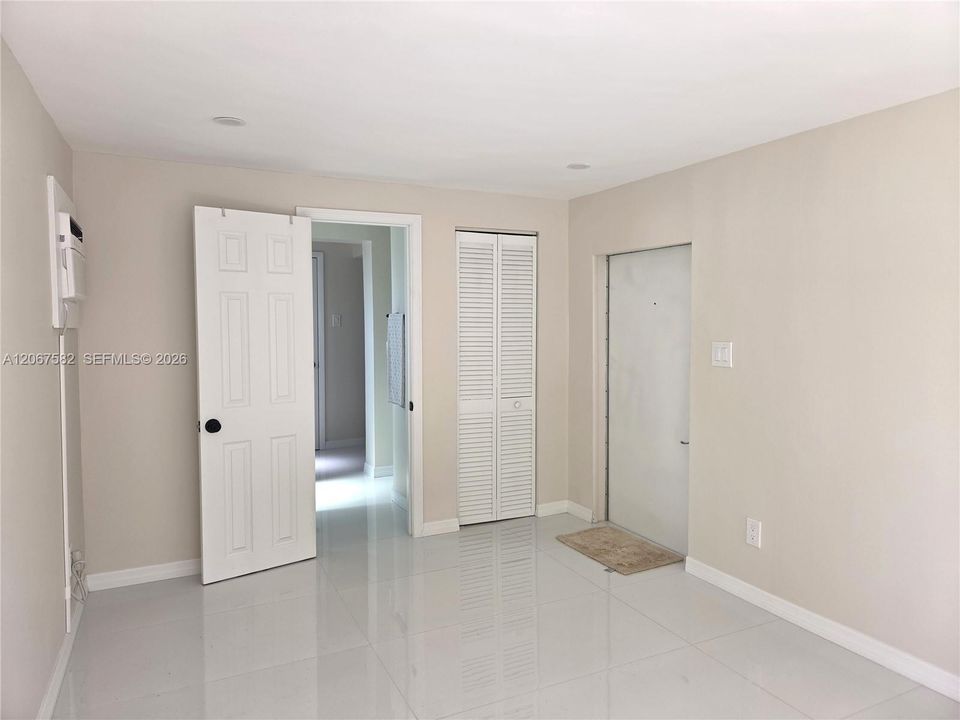 For Rent: $1,300 (0 beds, 1 baths, 250 Square Feet)