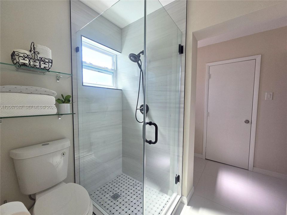 For Rent: $1,300 (0 beds, 1 baths, 250 Square Feet)