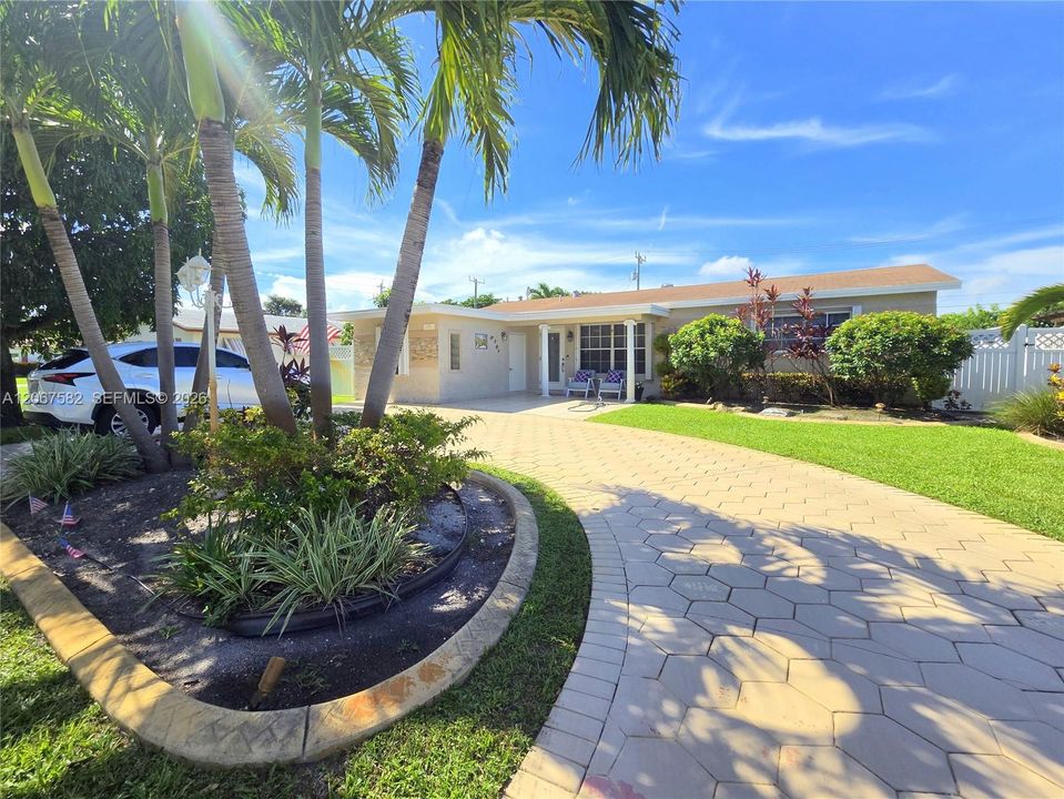 For Rent: $1,300 (0 beds, 1 baths, 250 Square Feet)
