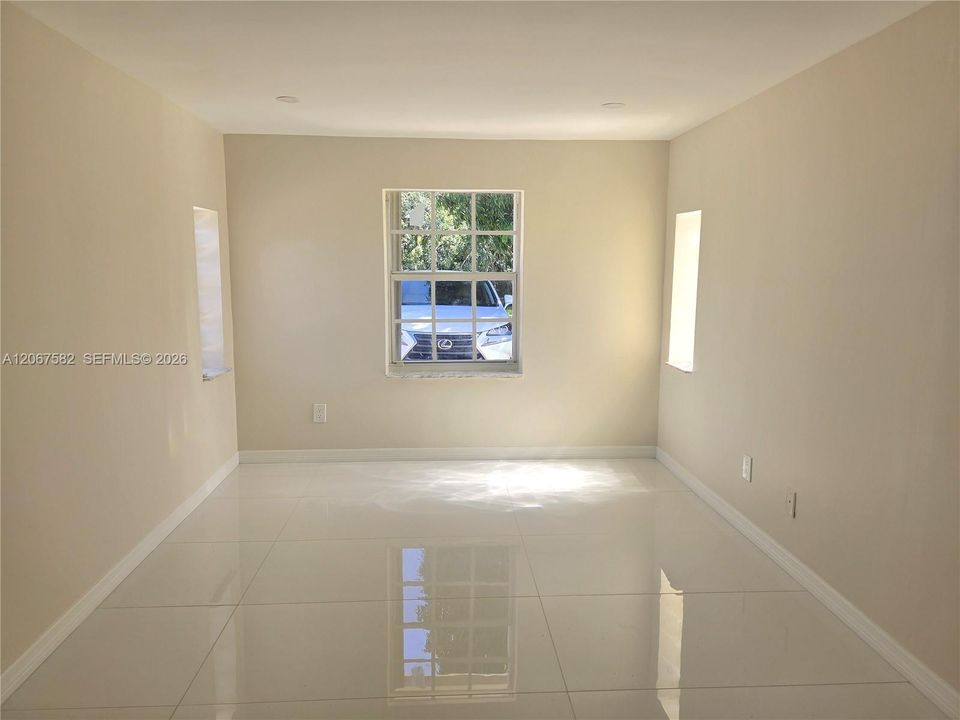 For Rent: $1,300 (0 beds, 1 baths, 250 Square Feet)