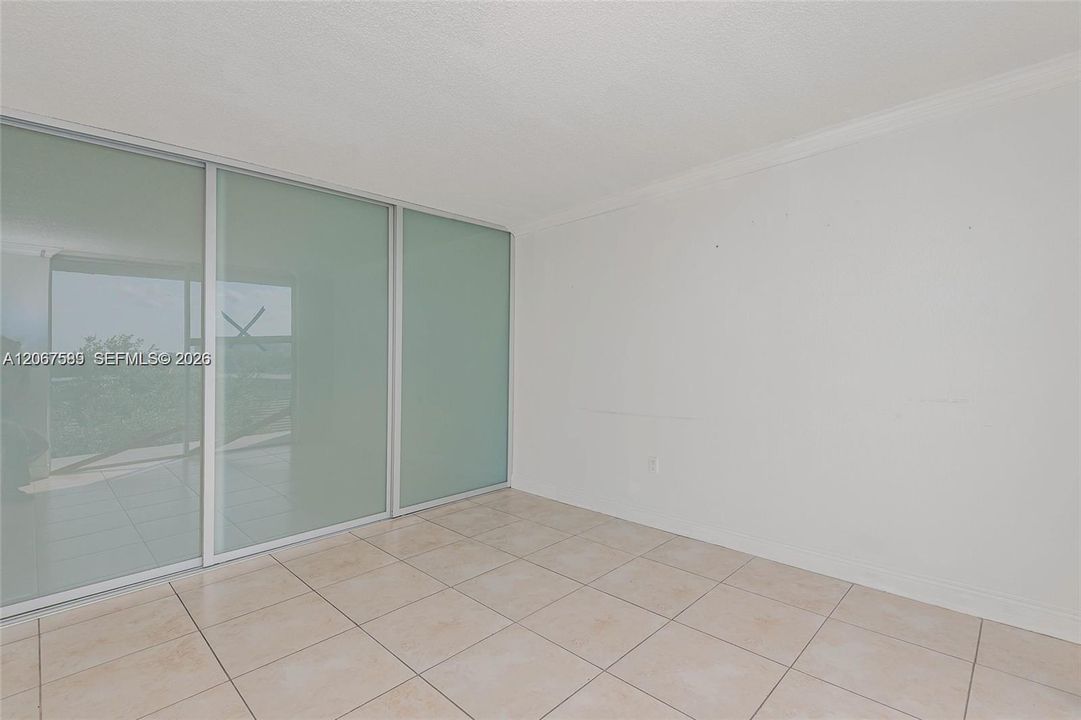 For Sale: $170,000 (1 beds, 1 baths, 673 Square Feet)