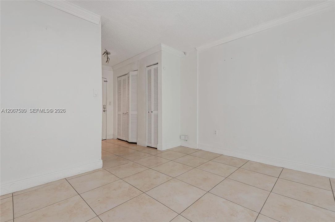 For Sale: $170,000 (1 beds, 1 baths, 673 Square Feet)