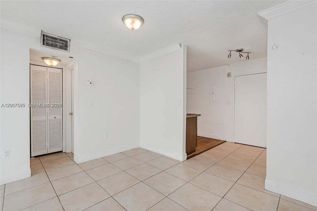 For Sale: $170,000 (1 beds, 1 baths, 673 Square Feet)