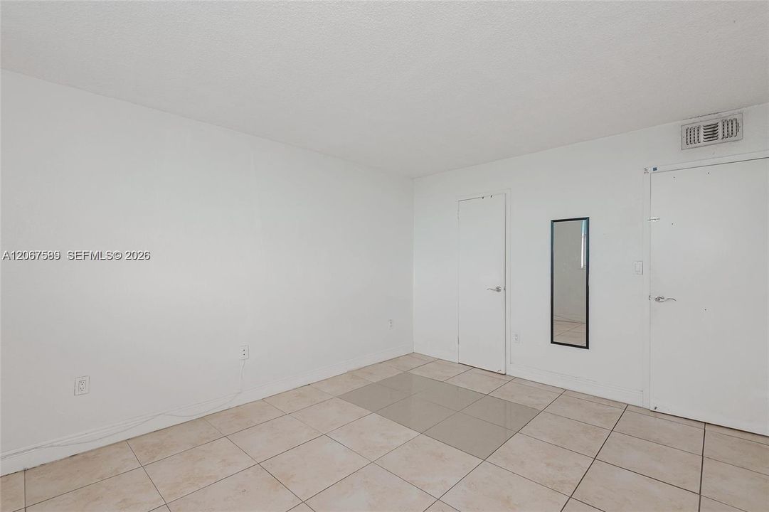 For Sale: $170,000 (1 beds, 1 baths, 673 Square Feet)