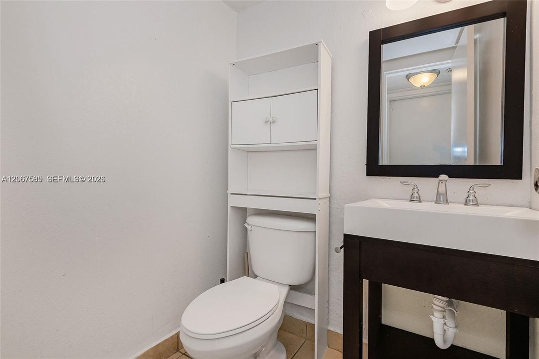 For Sale: $170,000 (1 beds, 1 baths, 673 Square Feet)