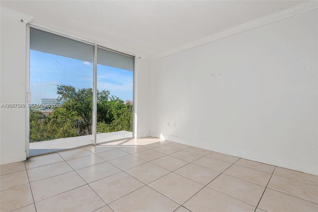 For Sale: $170,000 (1 beds, 1 baths, 673 Square Feet)
