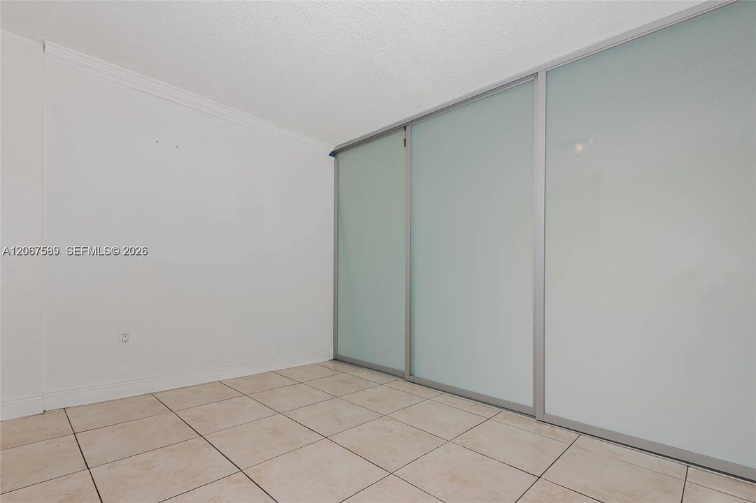 For Sale: $170,000 (1 beds, 1 baths, 673 Square Feet)