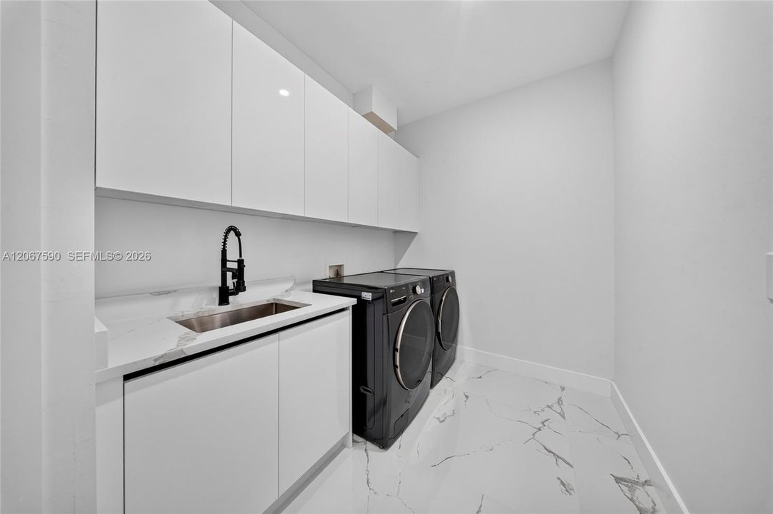 For Sale: $629,000 (4 beds, 3 baths, 2041 Square Feet)