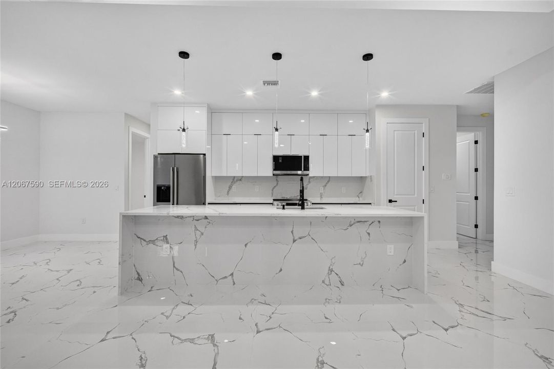 For Sale: $629,000 (4 beds, 3 baths, 2041 Square Feet)
