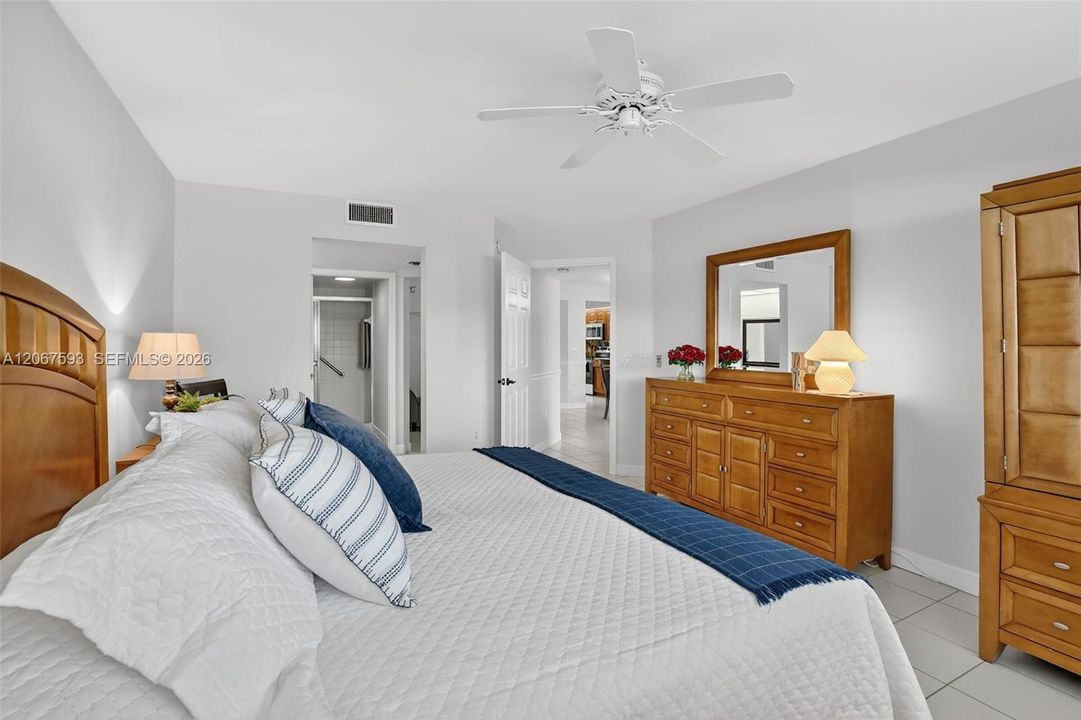 For Sale: $289,900 (2 beds, 2 baths, 1364 Square Feet)