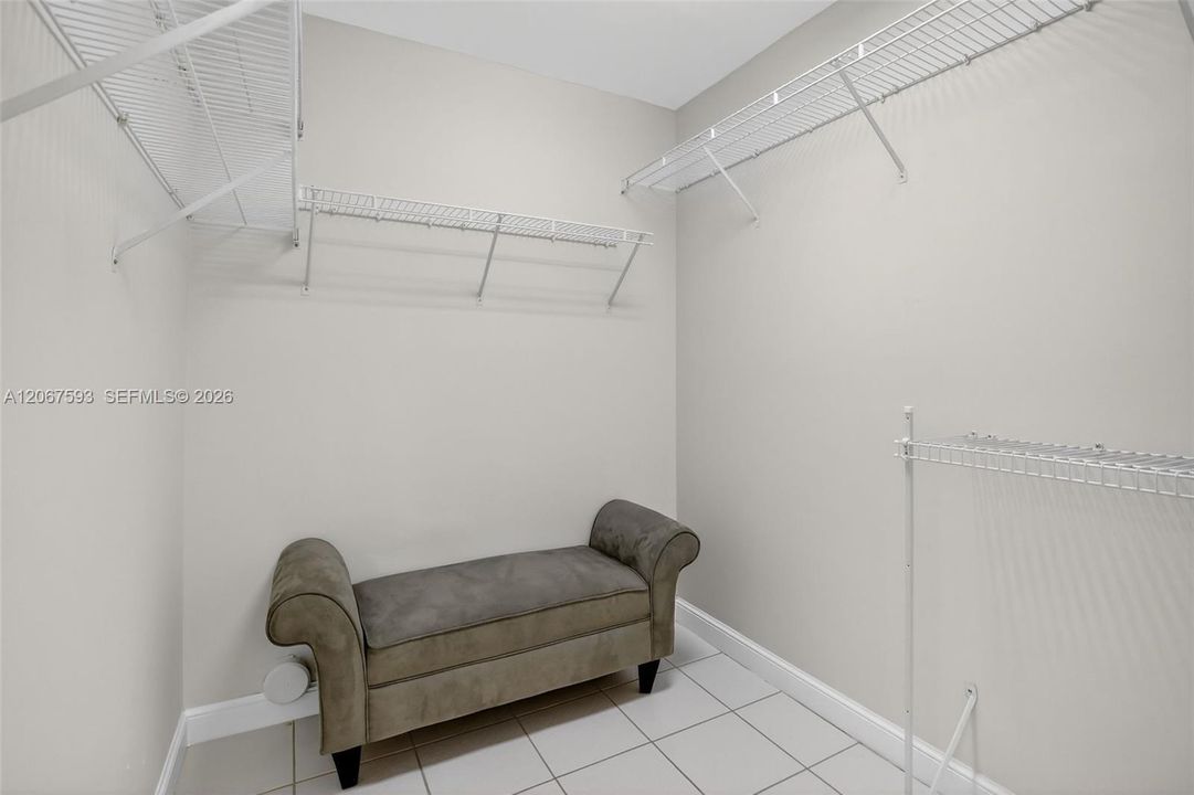 For Sale: $289,900 (2 beds, 2 baths, 1364 Square Feet)