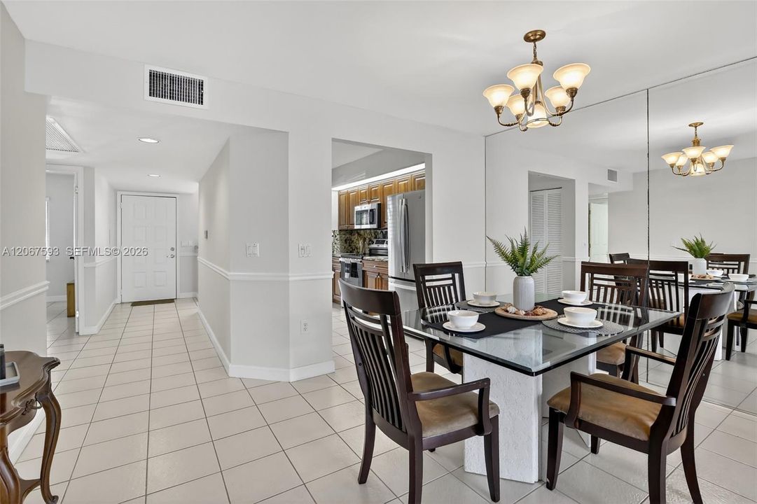 For Sale: $289,900 (2 beds, 2 baths, 1364 Square Feet)