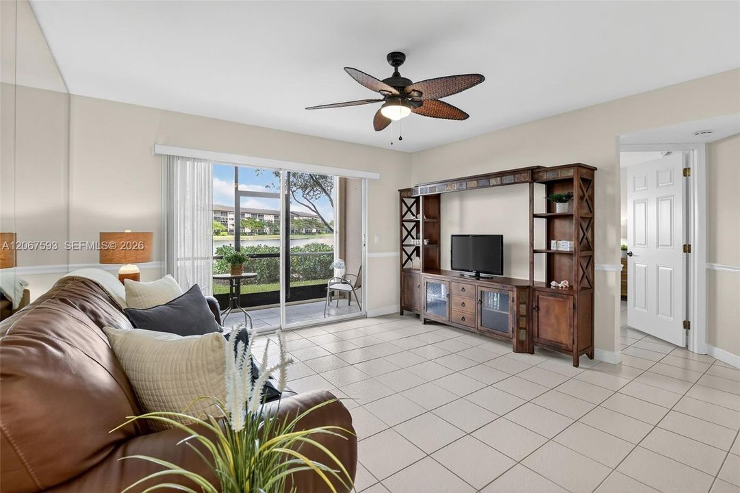 For Sale: $289,900 (2 beds, 2 baths, 1364 Square Feet)