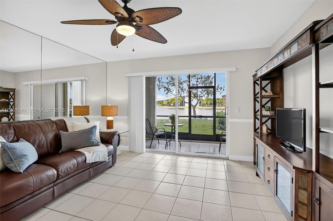 For Sale: $289,900 (2 beds, 2 baths, 1364 Square Feet)