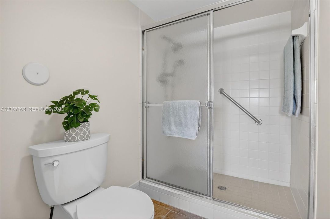 For Sale: $289,900 (2 beds, 2 baths, 1364 Square Feet)