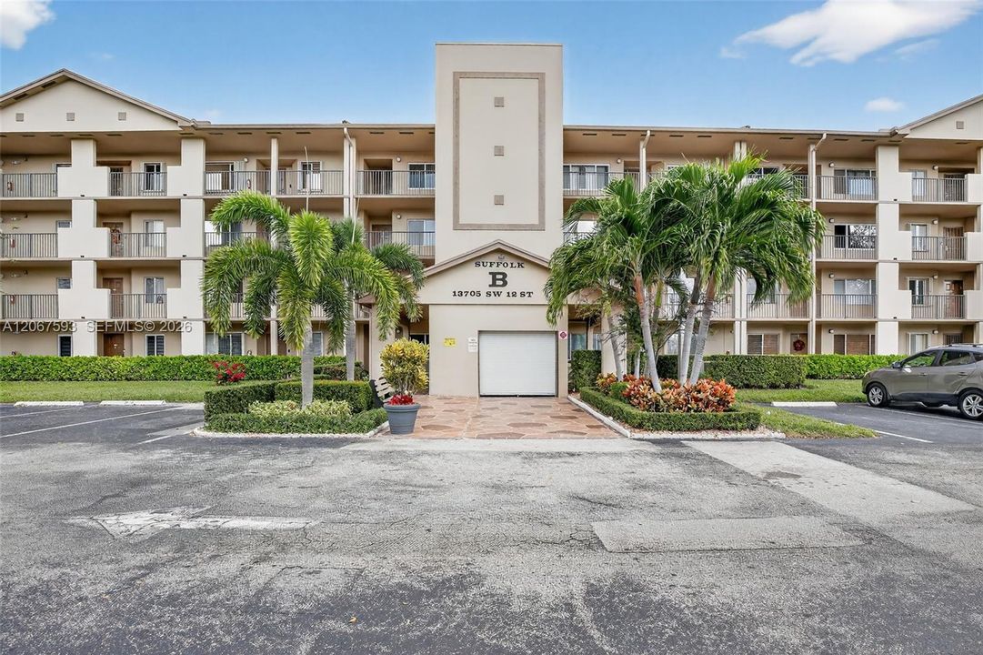 For Sale: $289,900 (2 beds, 2 baths, 1364 Square Feet)
