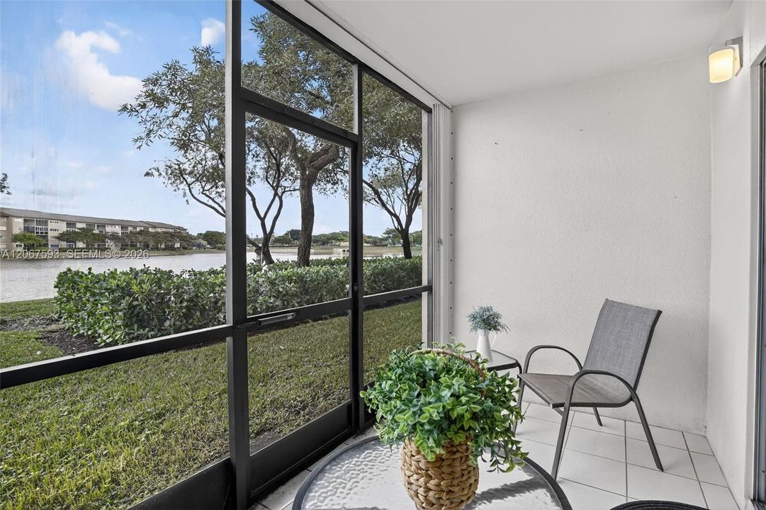 For Sale: $289,900 (2 beds, 2 baths, 1364 Square Feet)