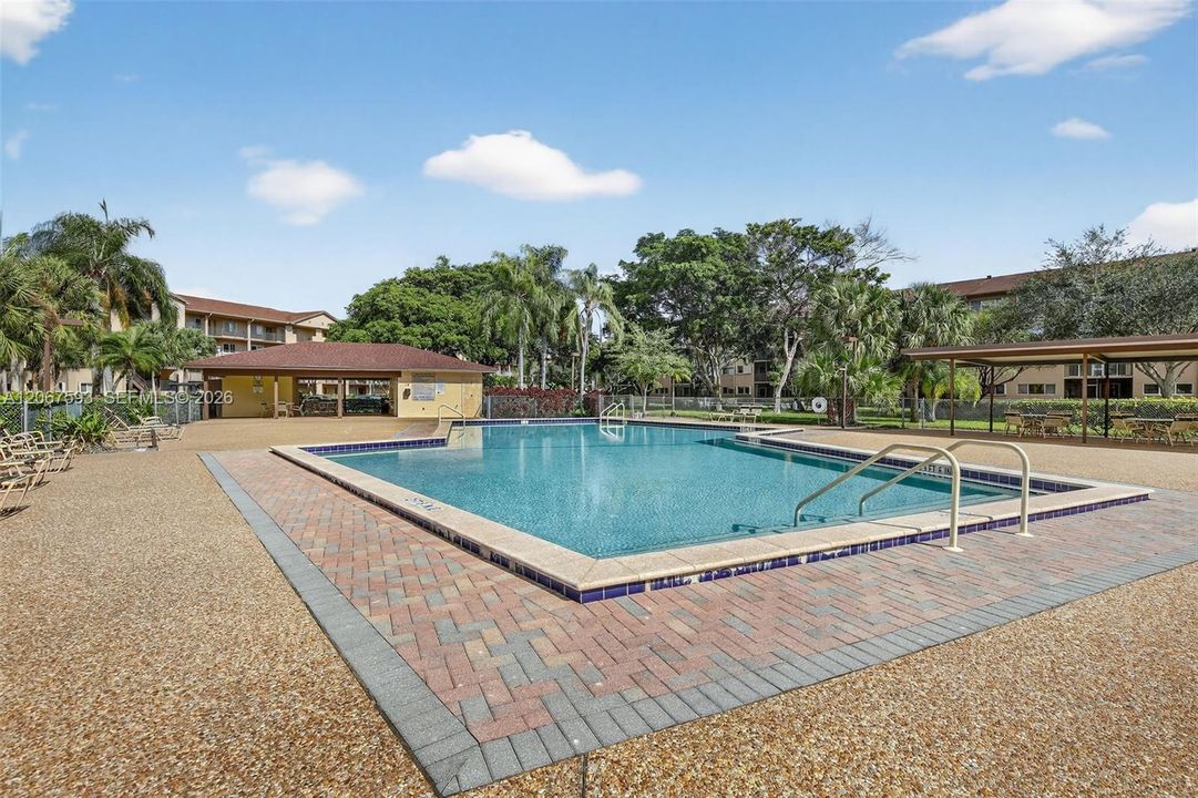 For Sale: $289,900 (2 beds, 2 baths, 1364 Square Feet)