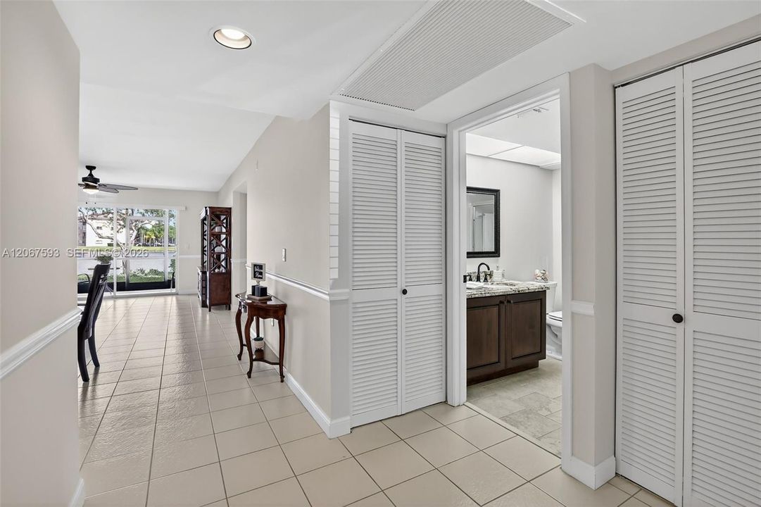 For Sale: $289,900 (2 beds, 2 baths, 1364 Square Feet)