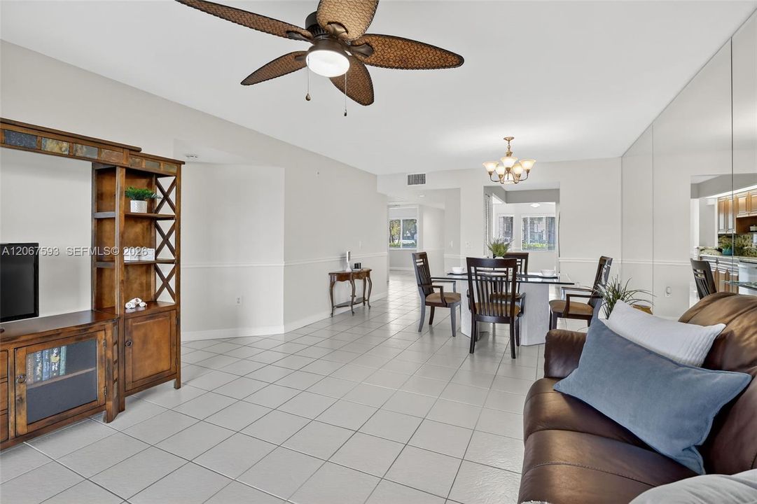 For Sale: $289,900 (2 beds, 2 baths, 1364 Square Feet)
