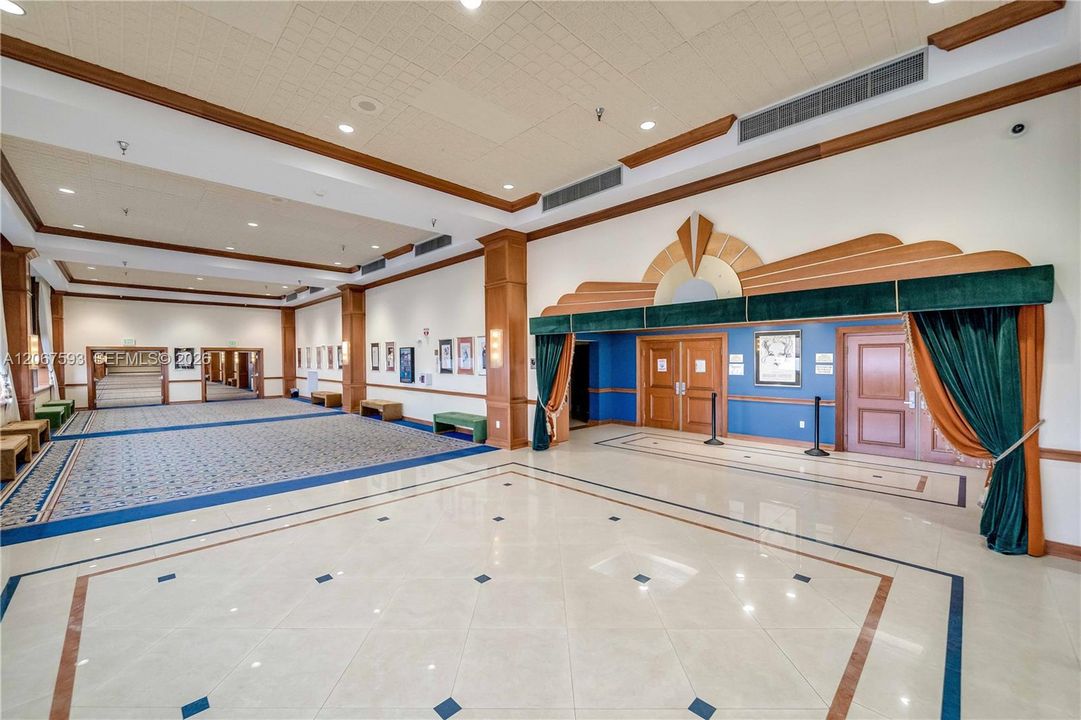 For Sale: $289,900 (2 beds, 2 baths, 1364 Square Feet)