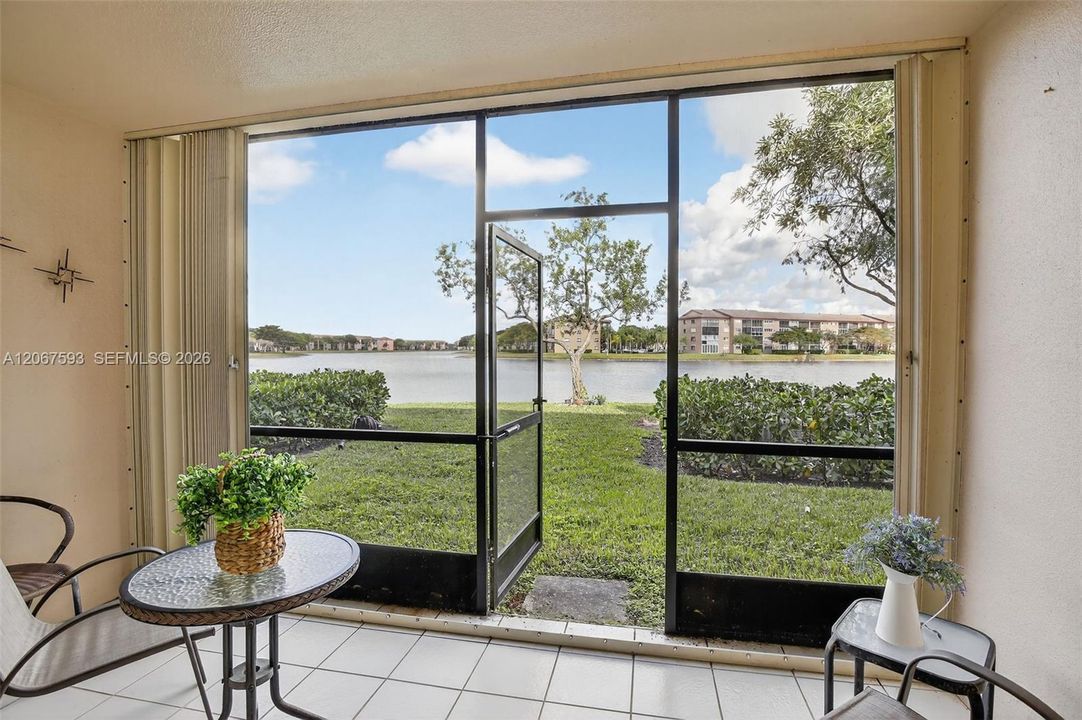 For Sale: $289,900 (2 beds, 2 baths, 1364 Square Feet)