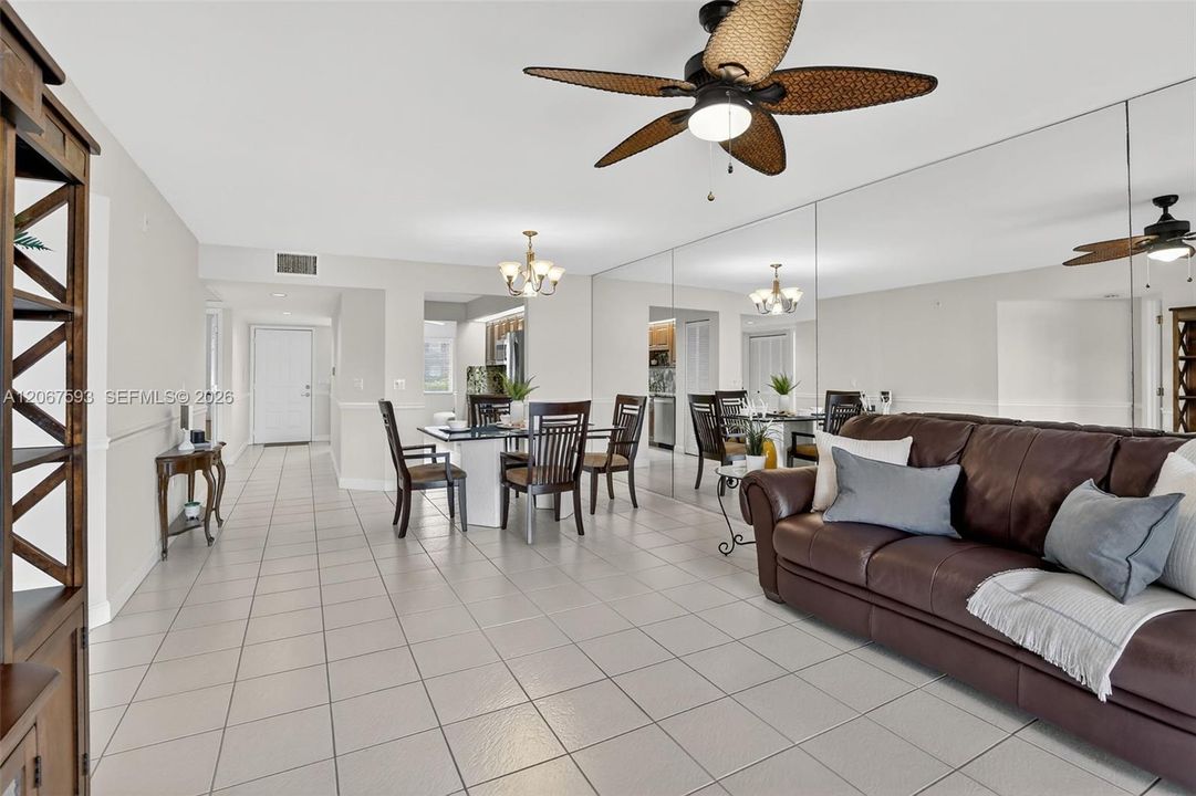 For Sale: $289,900 (2 beds, 2 baths, 1364 Square Feet)