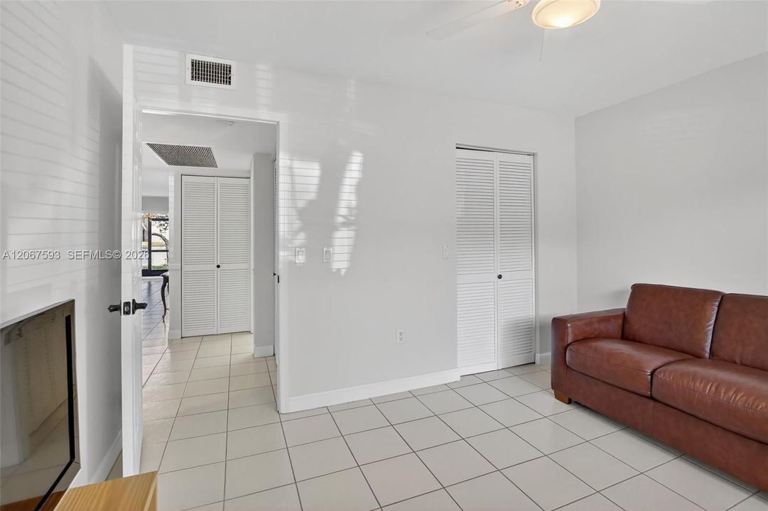 For Sale: $289,900 (2 beds, 2 baths, 1364 Square Feet)
