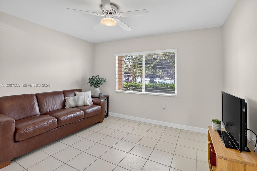 For Sale: $289,900 (2 beds, 2 baths, 1364 Square Feet)