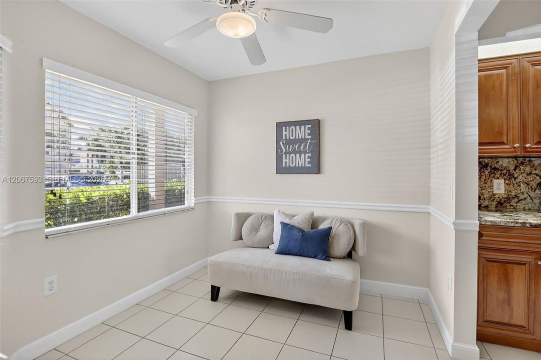 For Sale: $289,900 (2 beds, 2 baths, 1364 Square Feet)