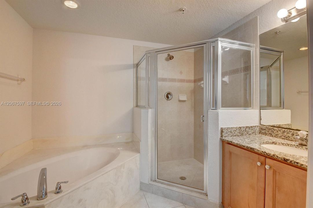 В аренду: $2,350 (2 спален, 2 ванн, 1071 Квадратных фут)