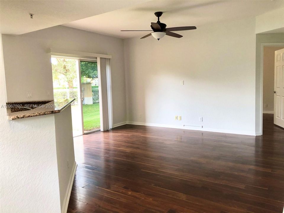 В аренду: $2,350 (2 спален, 2 ванн, 1071 Квадратных фут)