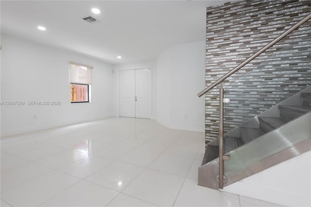 For Sale: $1,100,000 (4 beds, 3 baths, 2650 Square Feet)
