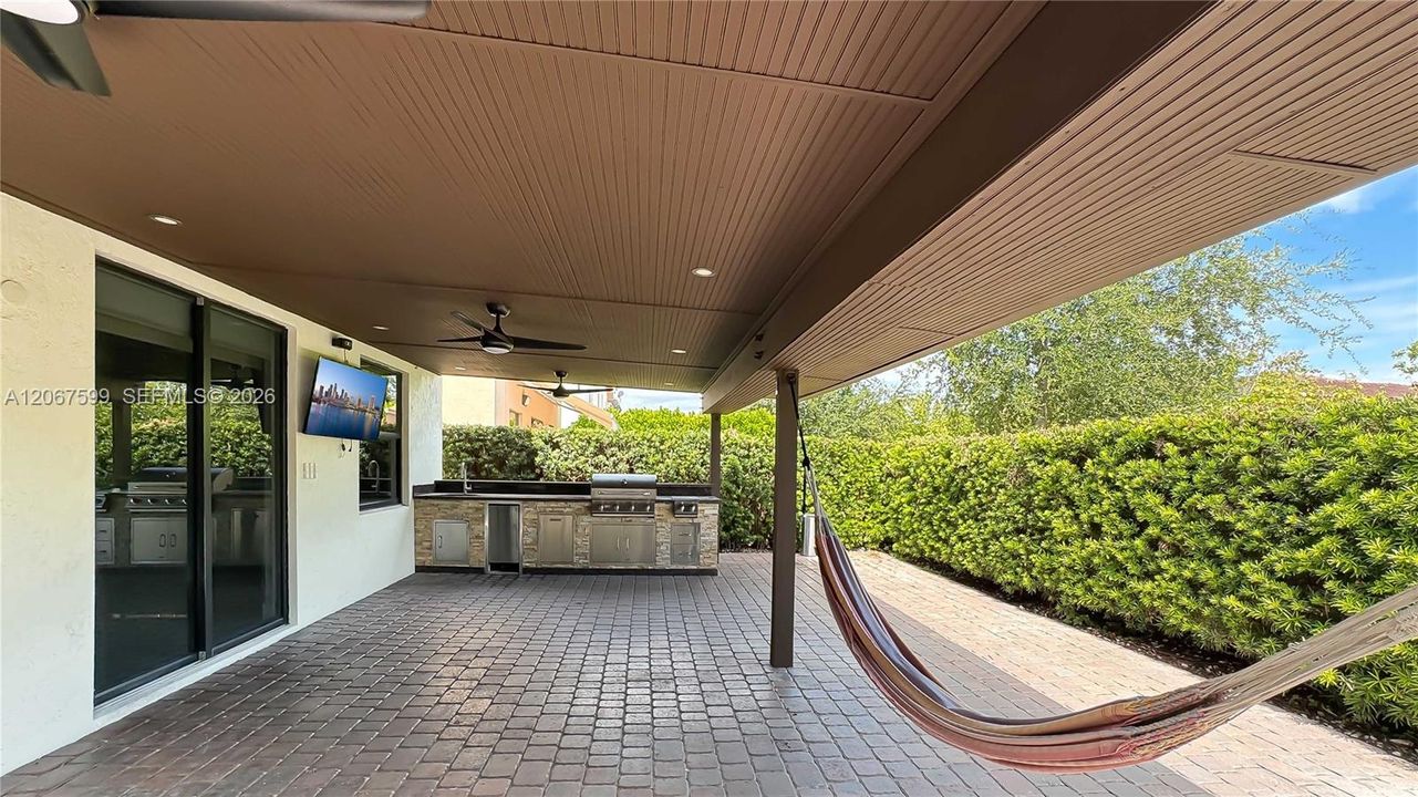 For Sale: $1,100,000 (4 beds, 3 baths, 2650 Square Feet)