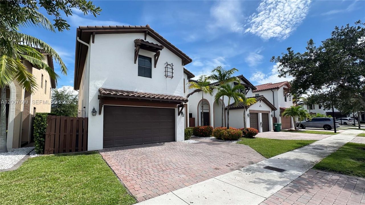 For Sale: $1,100,000 (4 beds, 3 baths, 2650 Square Feet)