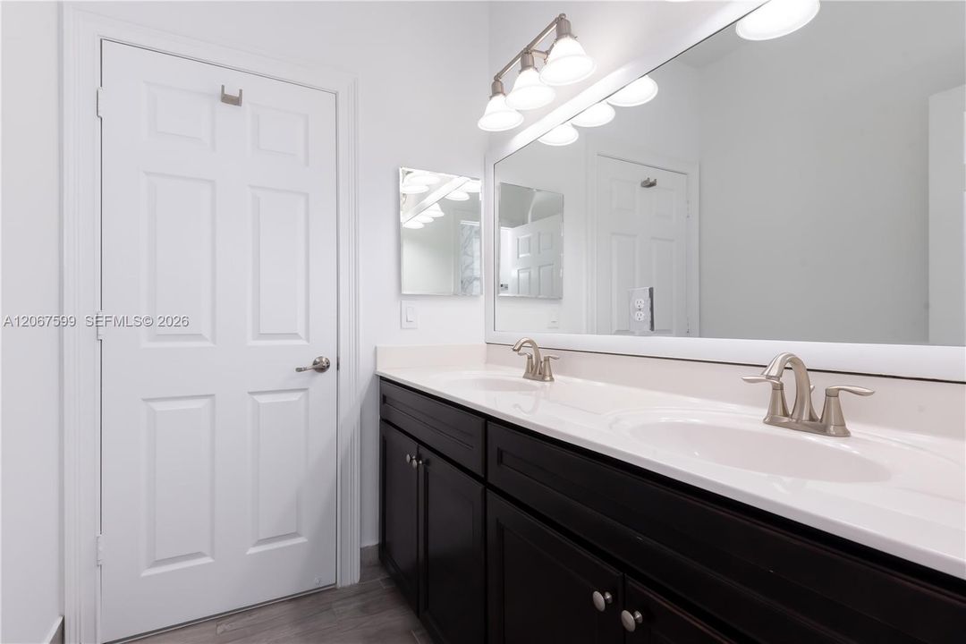 For Sale: $1,100,000 (4 beds, 3 baths, 2650 Square Feet)
