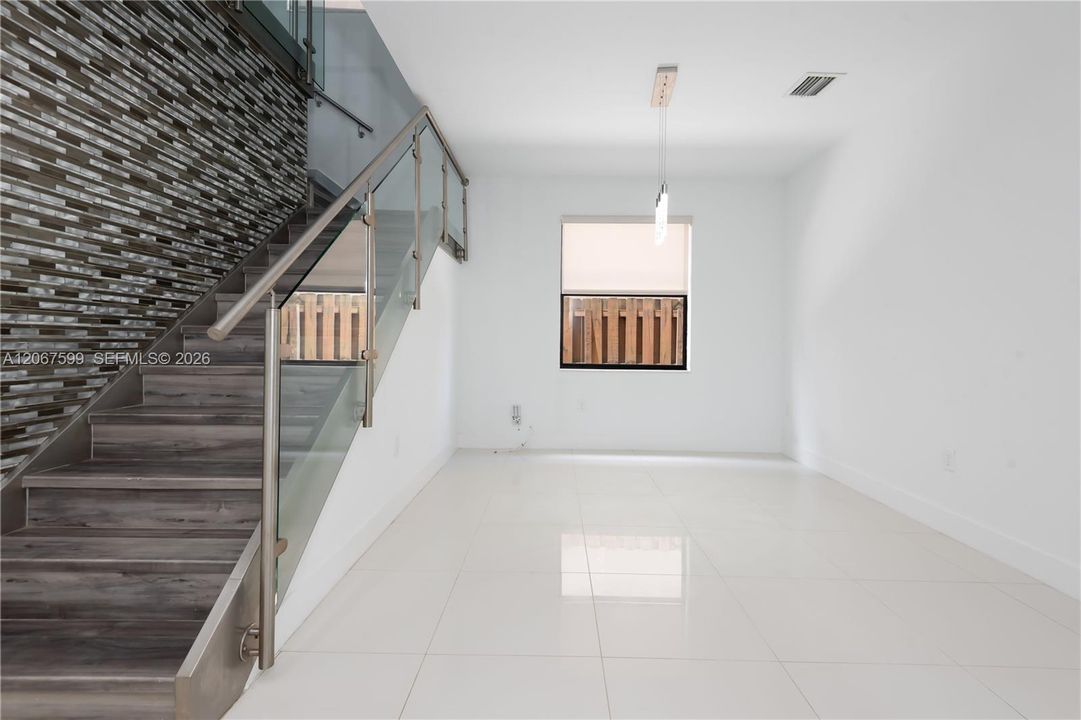 For Sale: $1,100,000 (4 beds, 3 baths, 2650 Square Feet)