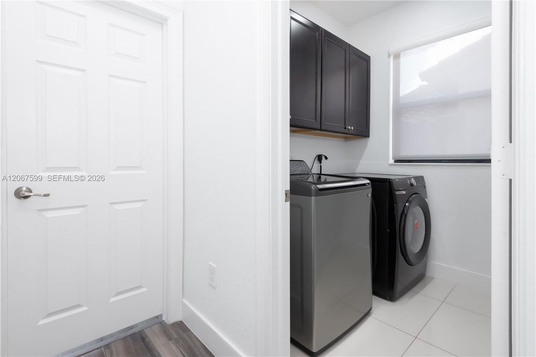 For Sale: $1,100,000 (4 beds, 3 baths, 2650 Square Feet)