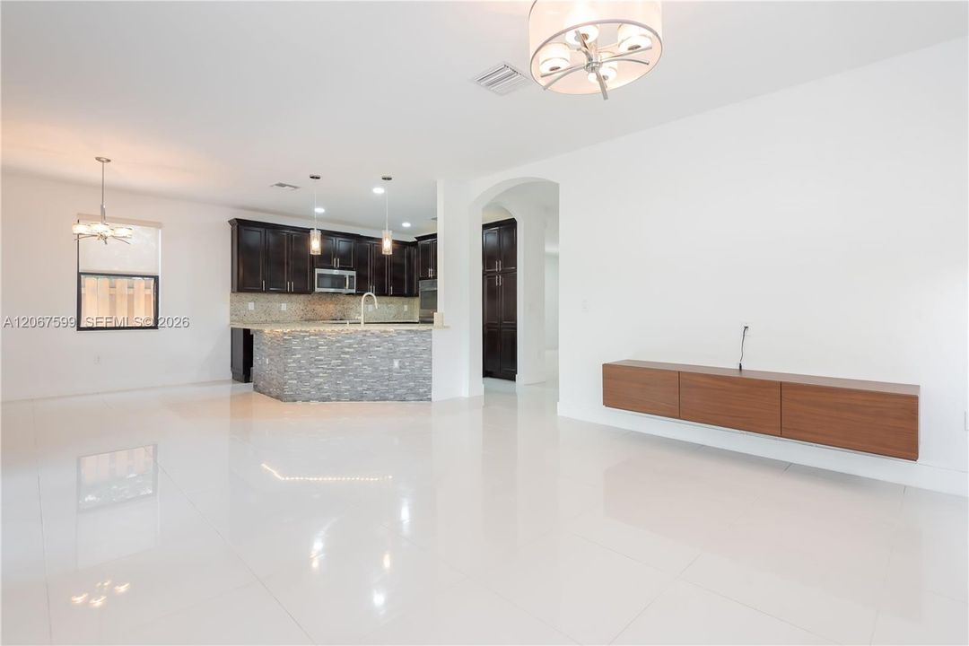 For Sale: $1,100,000 (4 beds, 3 baths, 2650 Square Feet)