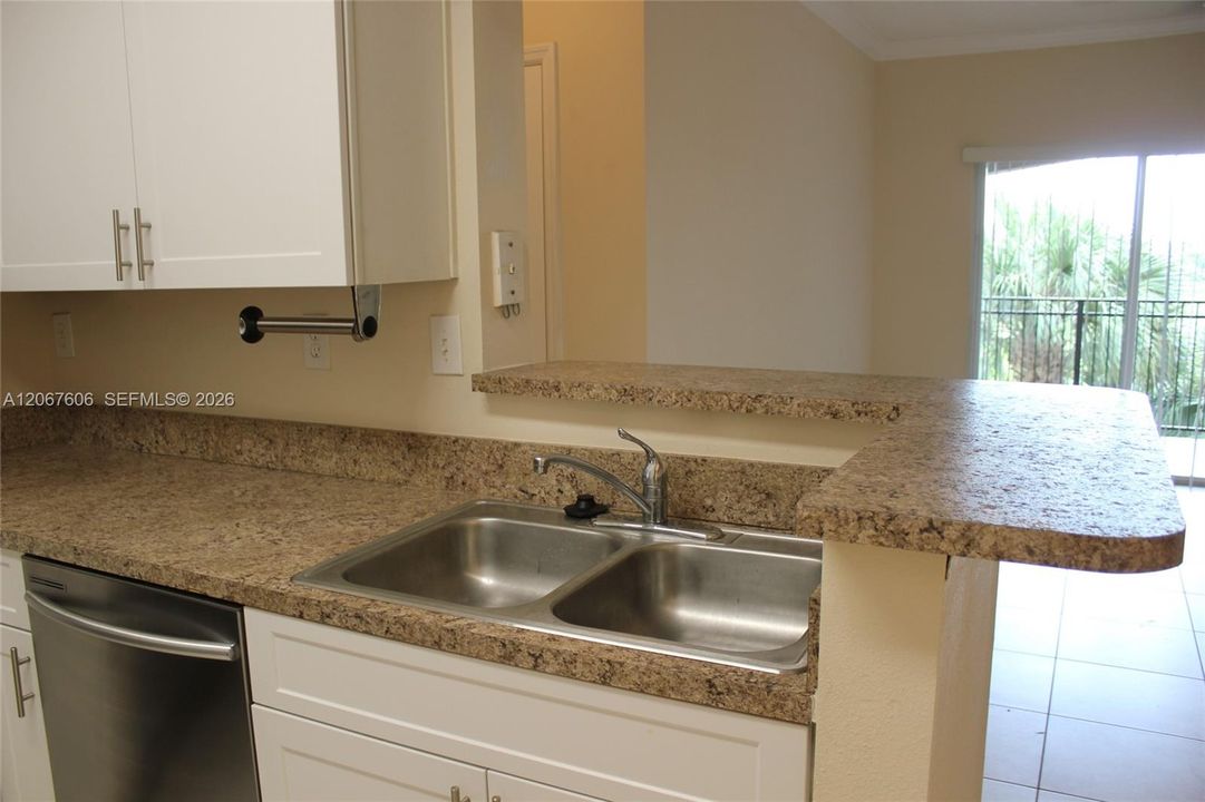 For Rent: $1,900 (1 beds, 1 baths, 690 Square Feet)