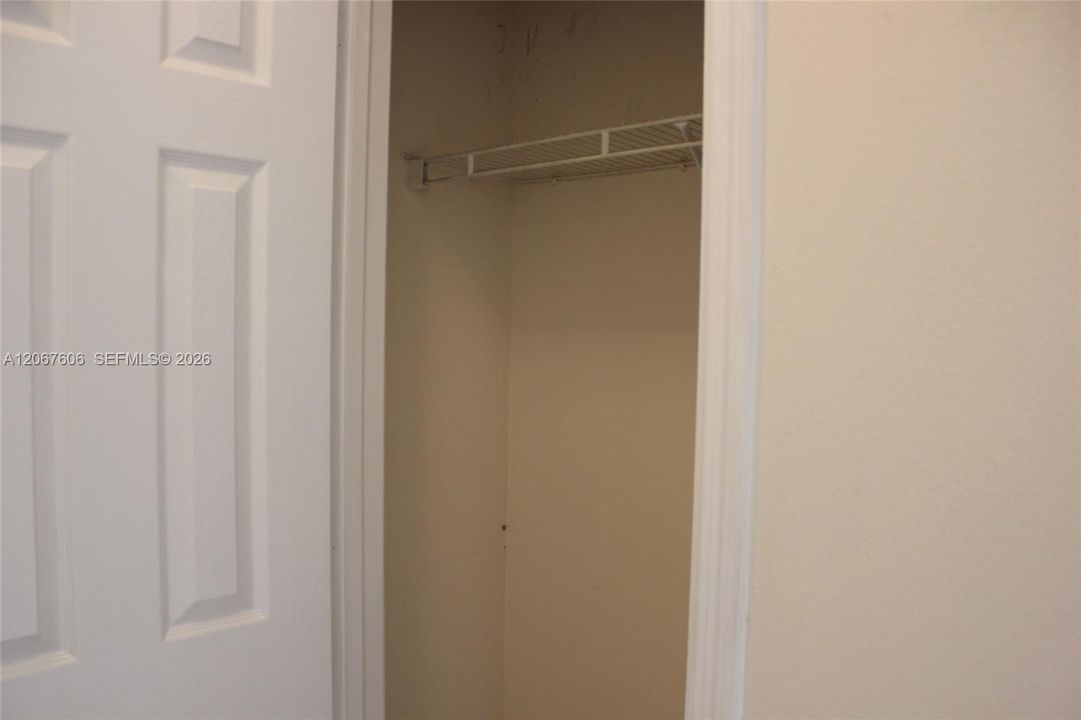 For Rent: $1,900 (1 beds, 1 baths, 690 Square Feet)