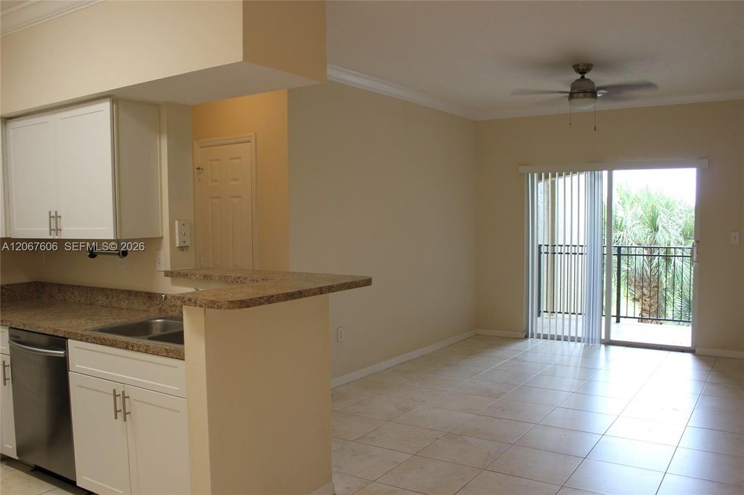 For Rent: $1,900 (1 beds, 1 baths, 690 Square Feet)