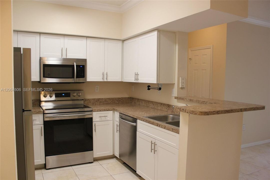 For Rent: $1,900 (1 beds, 1 baths, 690 Square Feet)